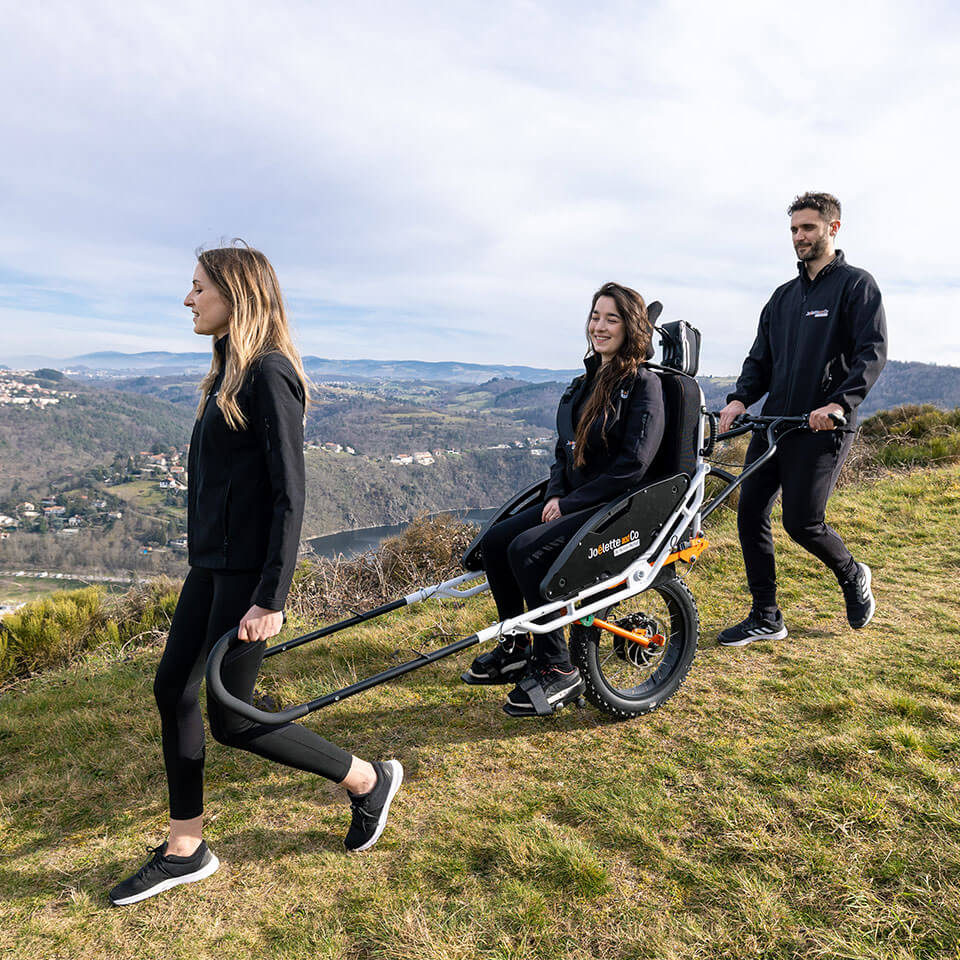 Joëlette: cos’è, prezzo e come funziona la carrozzina da trekking per disabili